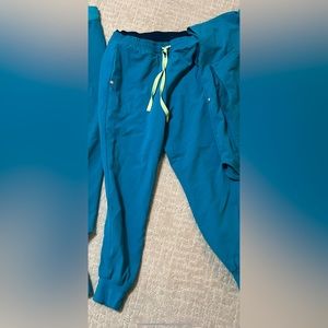 Figs teal Mari petite skinny jogger in size medium petite